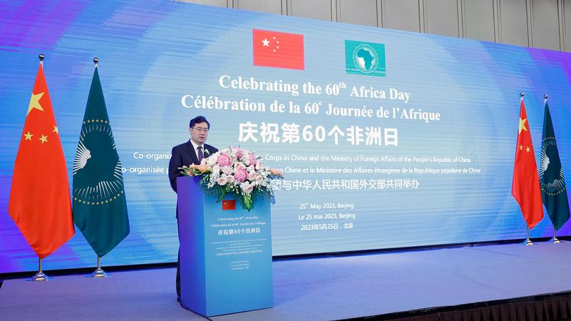 Цин Ган присъства на прием за Деня на Африка в Пекин