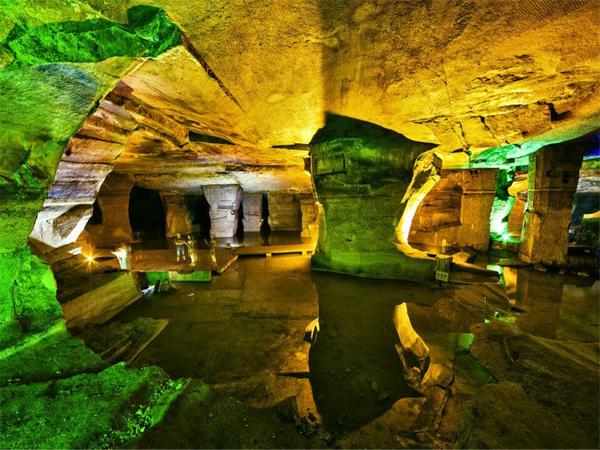 Загадъчните пещери в Хуашан